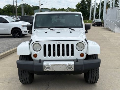 Used 2013 Jeep Wrangler Unlimited Sahara w/ Connectivity Group AWD/4WD image 3