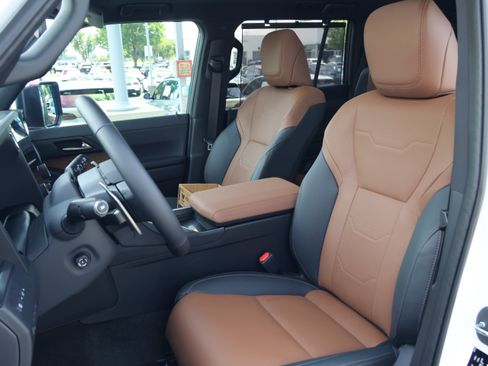 Used 2026 Lexus GX 550 w/ Accessory Package (2T) AWD/4WD image 37