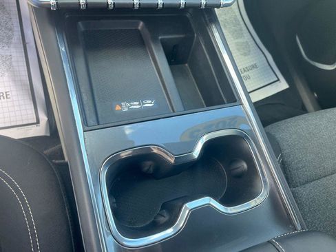 Used 2025 GMC Acadia Elevation image 13