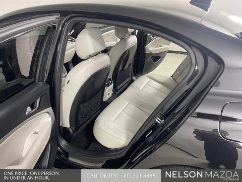 Used 2025 Genesis G70 2.5T RWD image 13
