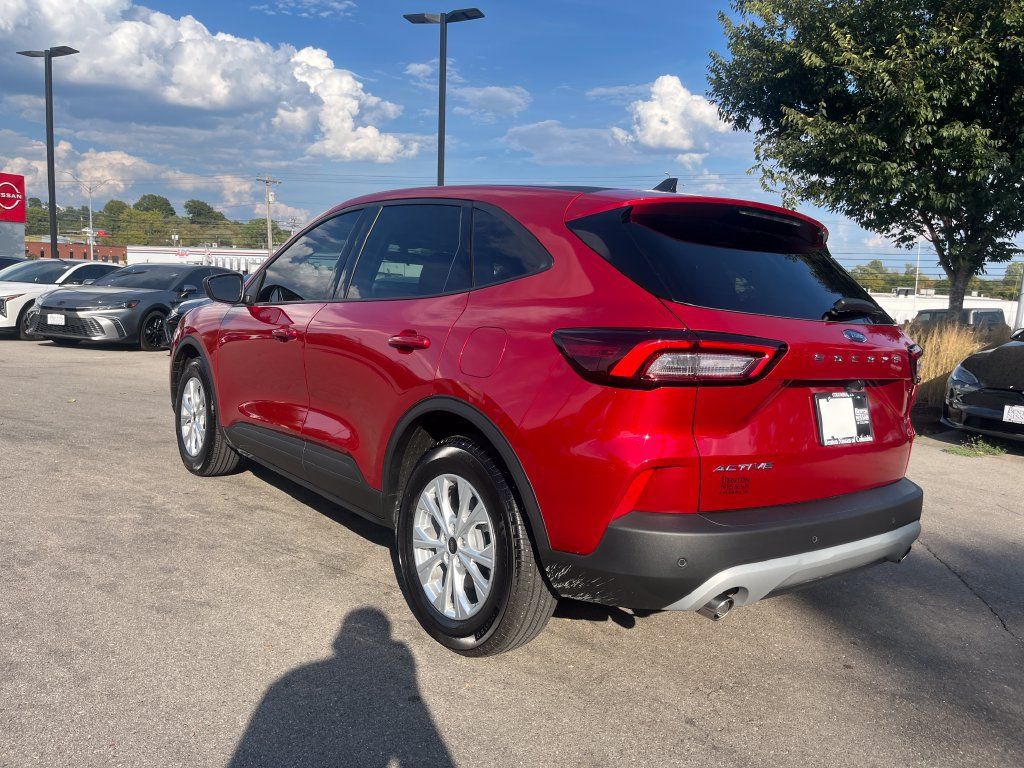 Used 2026 Ford Escape Active w/ Tech Pack #1 FWD image 3