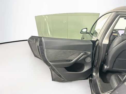 Used 2024 Tesla Model Y Long Range AWD/4WD image 26