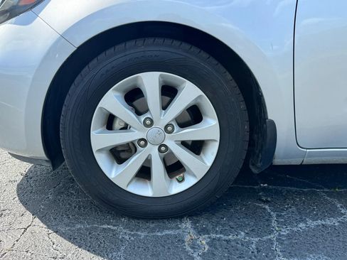 Used 2013 Kia Rio EX w/ Convenience Pkg FWD image 2
