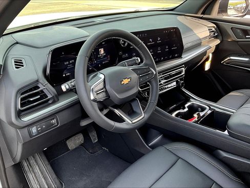 New 2025 Chevrolet Traverse LT w/ Driver Confidence Package image 6
