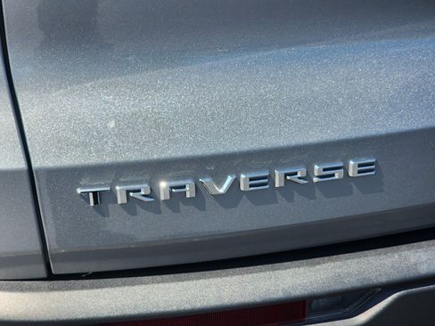 Used 2025 Chevrolet Traverse LT image 11