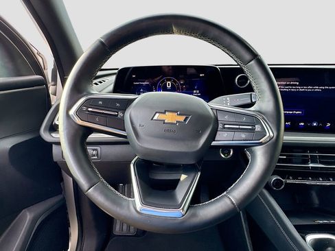 Used 2024 Chevrolet Traverse LT image 11