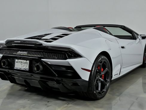 Used 2023 Lamborghini Huracan EVO RWD image 11