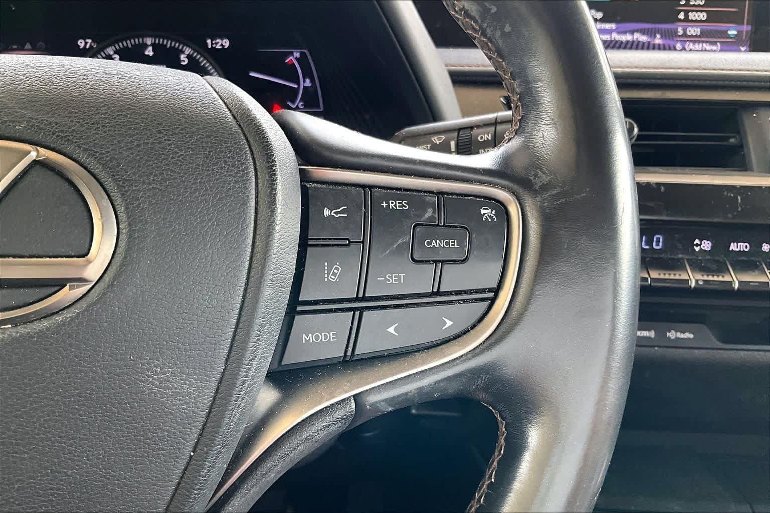 Used 2019 Lexus UX 200 FWD image 22