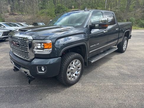 Used 2019 GMC Sierra 2500 Denali w/ Duramax Plus Package AWD/4WD image 6