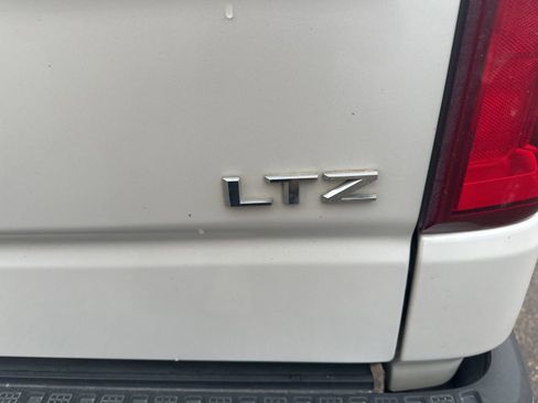 Used 2021 Chevrolet Silverado 1500 LTZ w/ Z71 Off-Road Package image 9