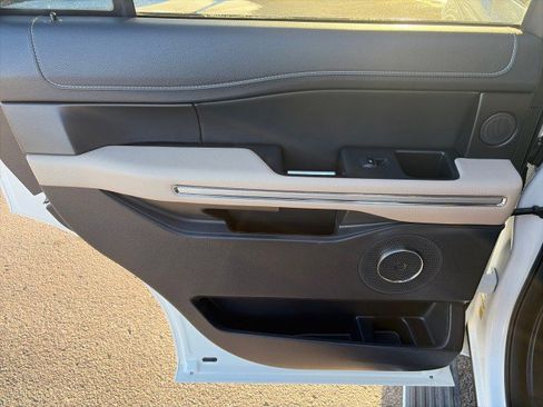 Used 2024 Ford Expedition Limited image 25