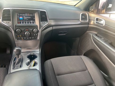 Used 2018 Jeep Grand Cherokee Laredo AWD/4WD image 24