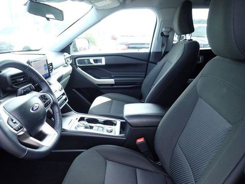 Used 2023 Ford Explorer XLT AWD/4WD image 16