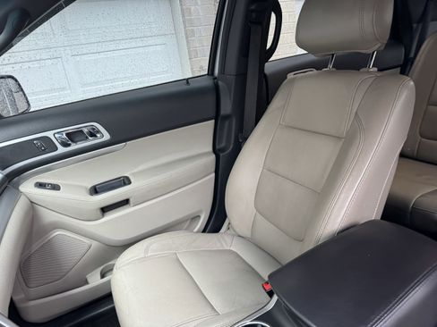 Used 2015 Ford Explorer XLT w/ Equipment Group 202B image 23