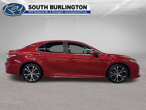 Used 2020 Toyota Camry SE FWD image 7