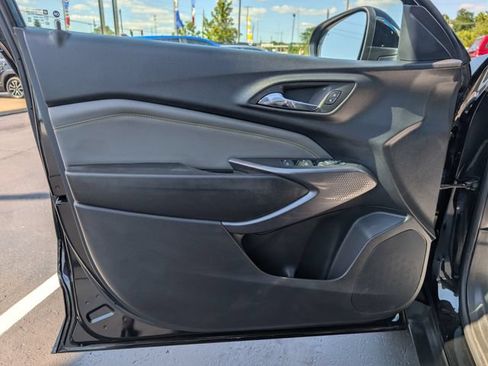 Used 2025 Chevrolet Trax ACTIV w/ Sunroof Package FWD image 9