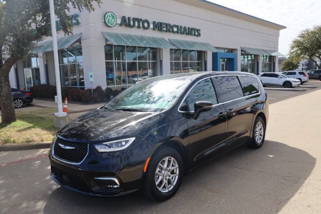 Used 2026 Chrysler Pacifica Select FWD image 1