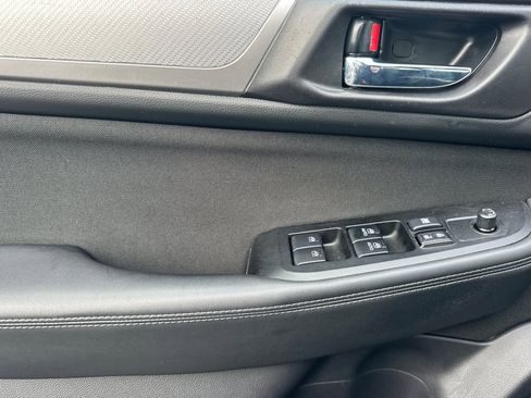 Used 2018 Subaru Outback 2.5i Premium image 10