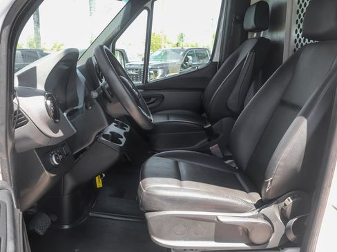 Used 2020 Mercedes-Benz Sprinter 2500 image 23