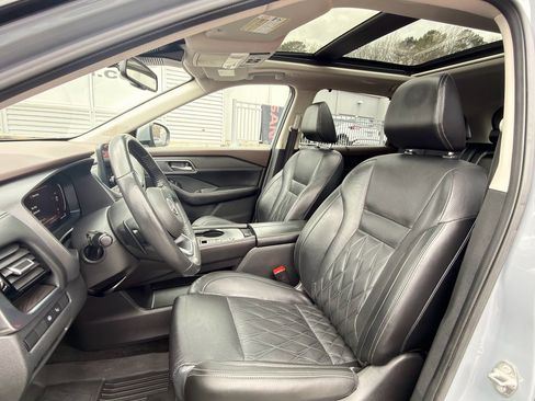 Used 2022 Nissan Rogue Platinum w/ Head-Up Display Package image 10