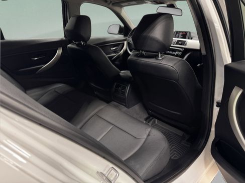 Used 2017 BMW 320i Sedan image 12