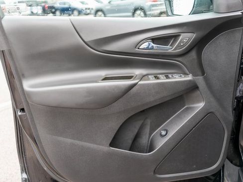 Used 2023 Chevrolet Equinox LT image 18