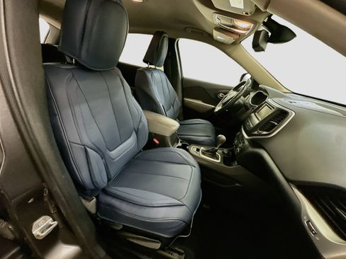 Used 2014 Jeep Cherokee Latitude AWD/4WD image 29