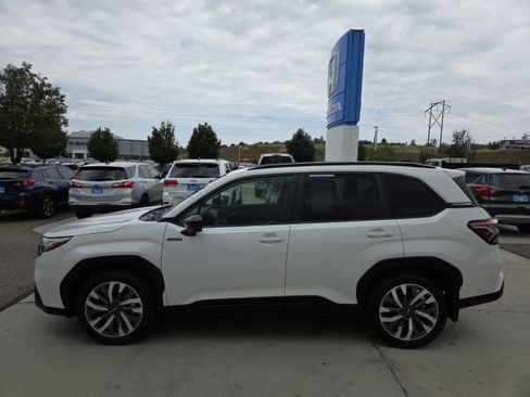 Used 2025 Subaru Forester Touring AWD/4WD image 8