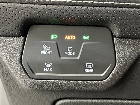 Used 2025 Volkswagen Atlas Cross Sport SE AWD/4WD image 46