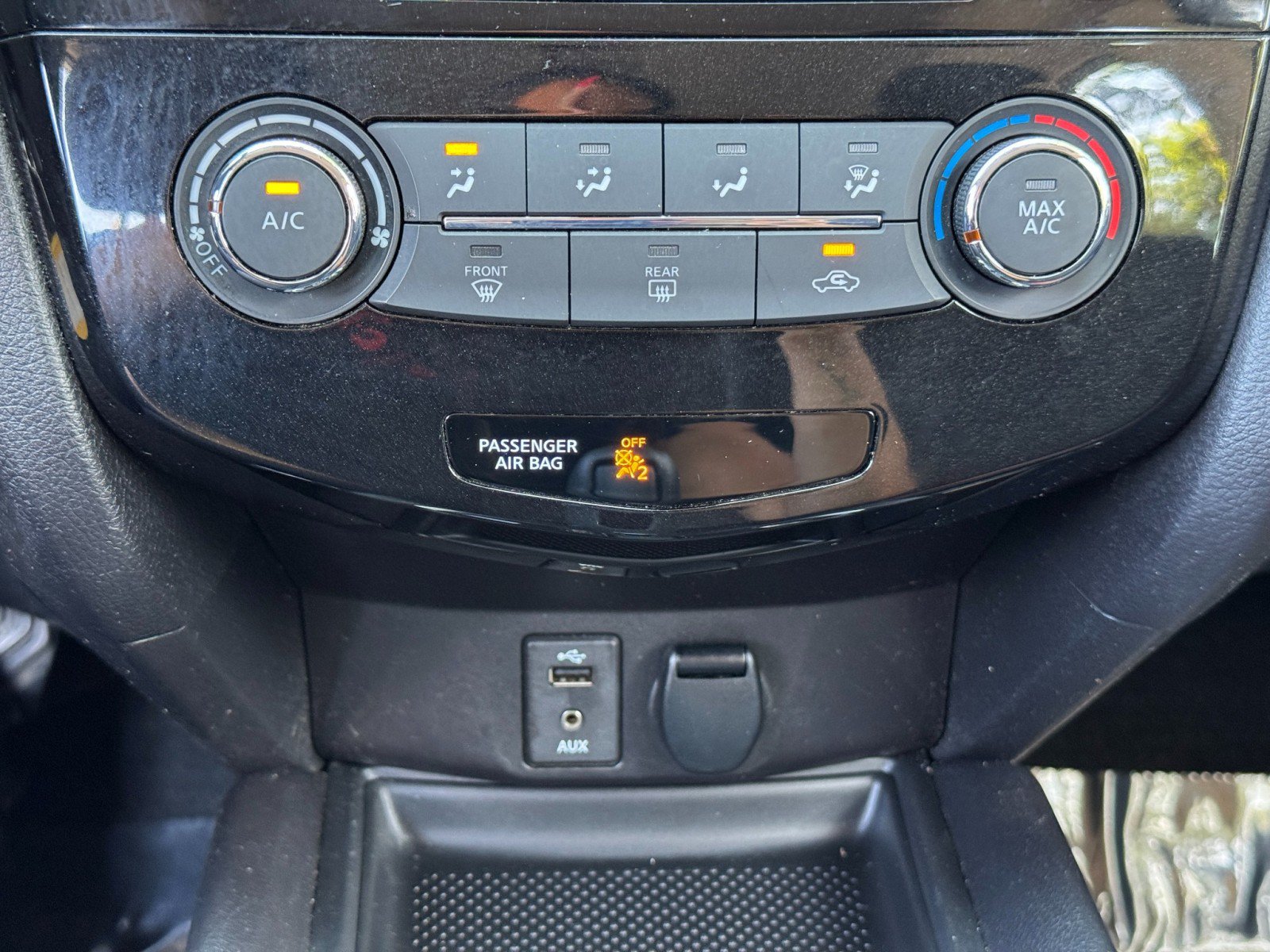 Used 2015 Nissan Rogue S AWD/4WD image 26