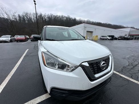 Used 2020 Nissan Kicks S image 11