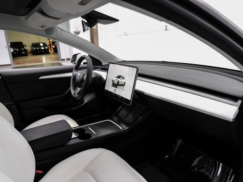 Used 2023 Tesla Model 3 Standard Range image 14