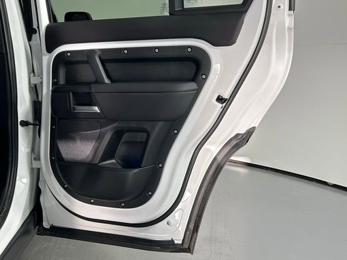 Used 2025 Land Rover Defender 110 S image 13