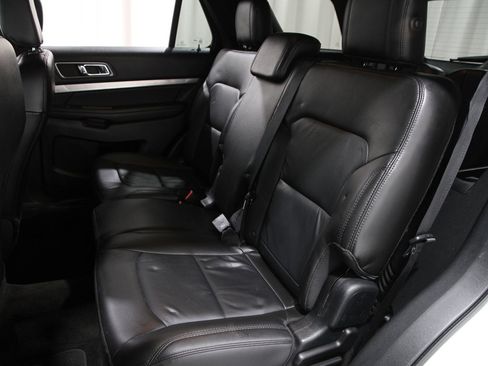 Used 2018 Ford Explorer XLT w/ Equipment Group 202A image 20