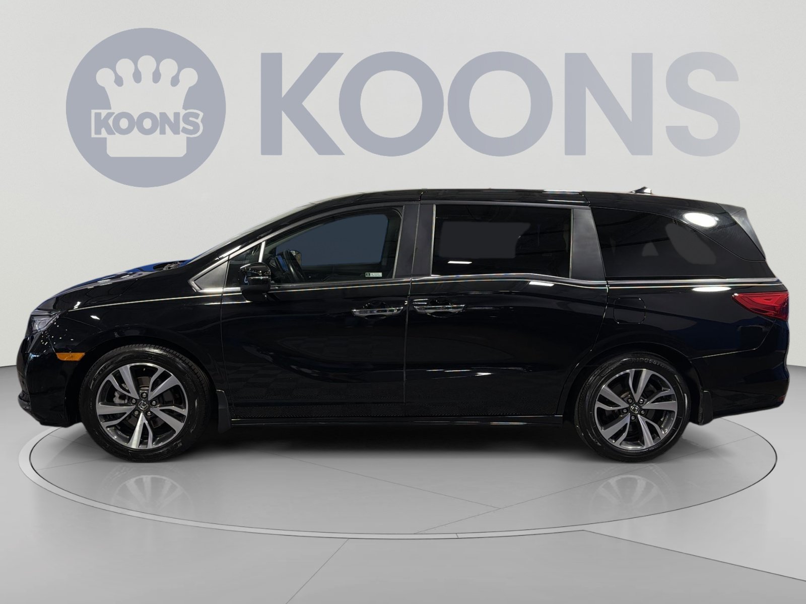 Used 2023 Honda Odyssey Touring image 2