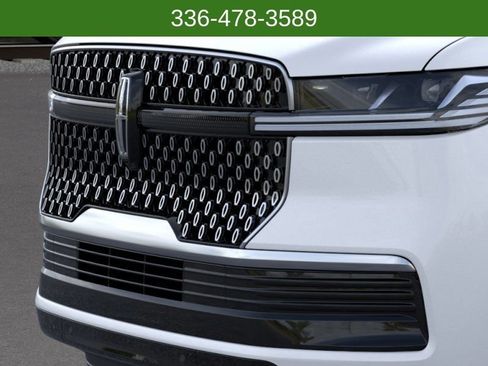 New 2026 Lincoln Navigator L Reserve AWD/4WD image 17