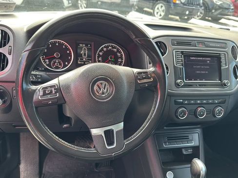 Used 2017 Volkswagen Tiguan S image 9