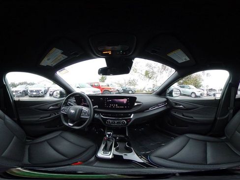 Used 2025 Buick Envista Sport Touring image 42