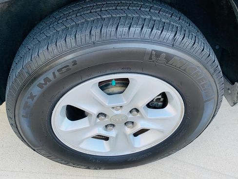 Used 2015 Jeep Grand Cherokee Laredo w/ Quick Order Package 23E image 29