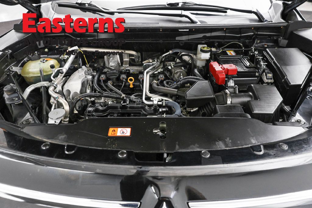 Used 2025 Mitsubishi Outlander SE FWD image 9