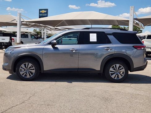 Used 2025 Nissan Pathfinder SV FWD image 4