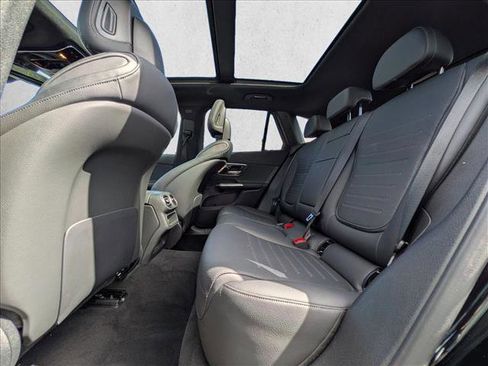 Used 2026 Mercedes-Benz GLC 300 image 19