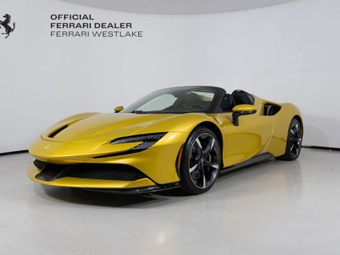 Used 2022 Ferrari SF90 Spider image 1