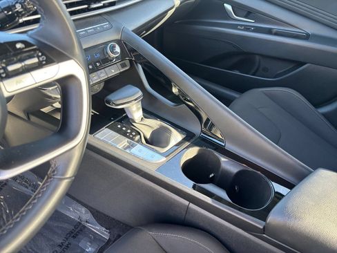 Used 2025 Hyundai Elantra SEL FWD image 43