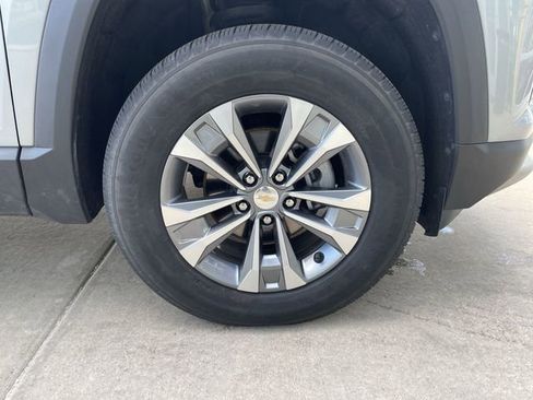 Used 2025 Chevrolet Equinox LT FWD image 41