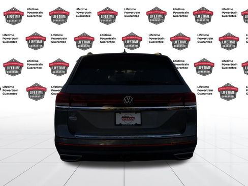 Used 2025 Volkswagen Atlas SE image 4