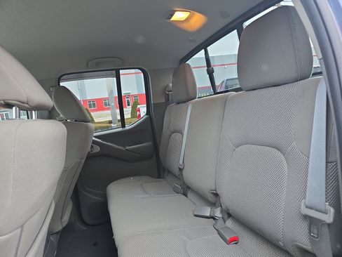 Used 2019 Nissan Frontier SV image 13