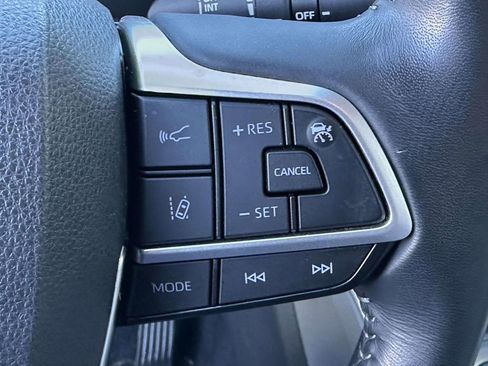 Used 2022 Toyota Highlander LE image 22