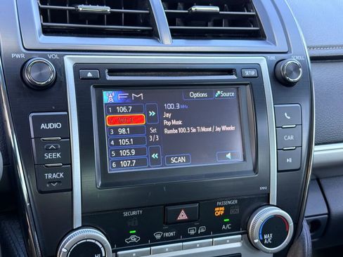 Used 2012 Toyota Camry L image 25