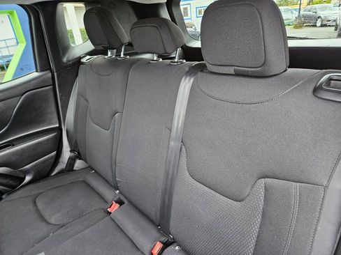 Used 2018 Jeep Renegade Altitude image 17
